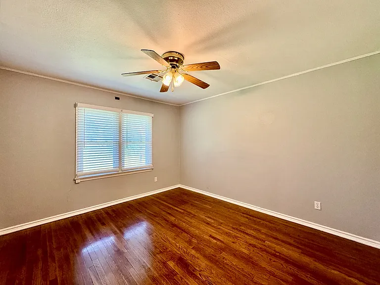 9519 Stratford Dr — Photo 16