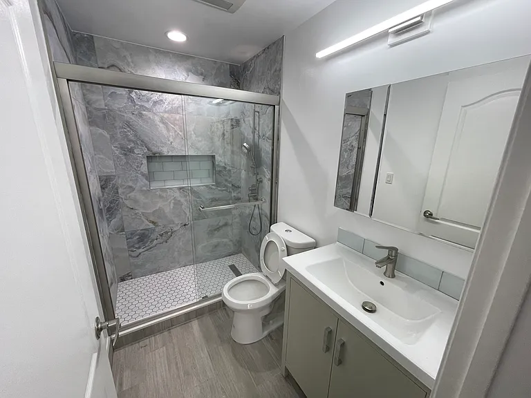 1028 Schwerin St — Photo 3
