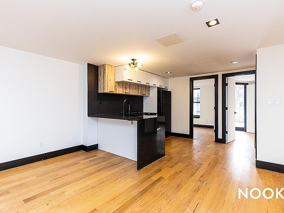 4th image of 298 Gates Ave APT 1R