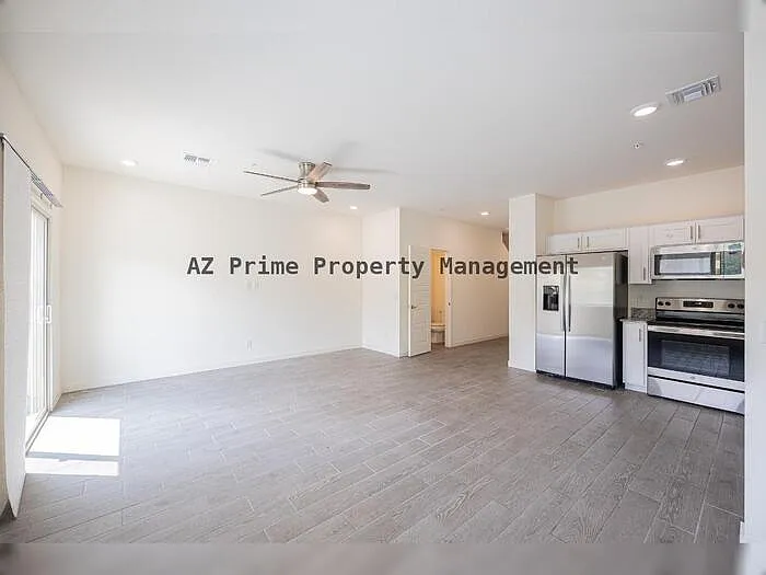 8343 N 22nd Dr — Photo 5
