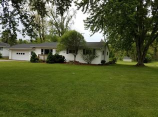 16449 3rd St, Three Rivers, MI 49093
