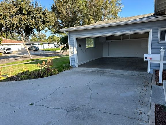 2nd image of 825 N Acacia Ave