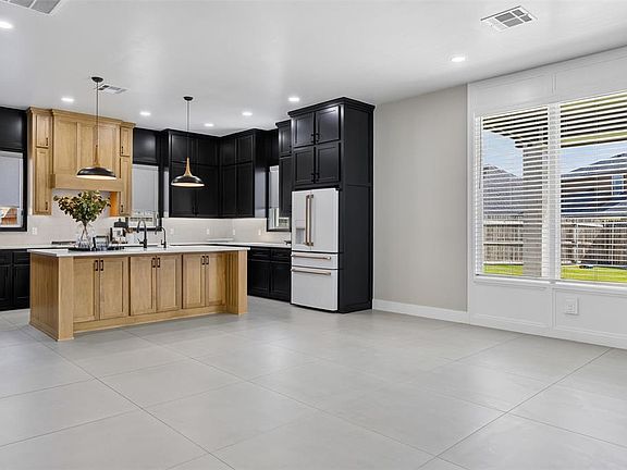 4th image of 15444 Bonita Ln