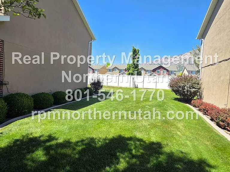 152 W 2525 N — Photo 22