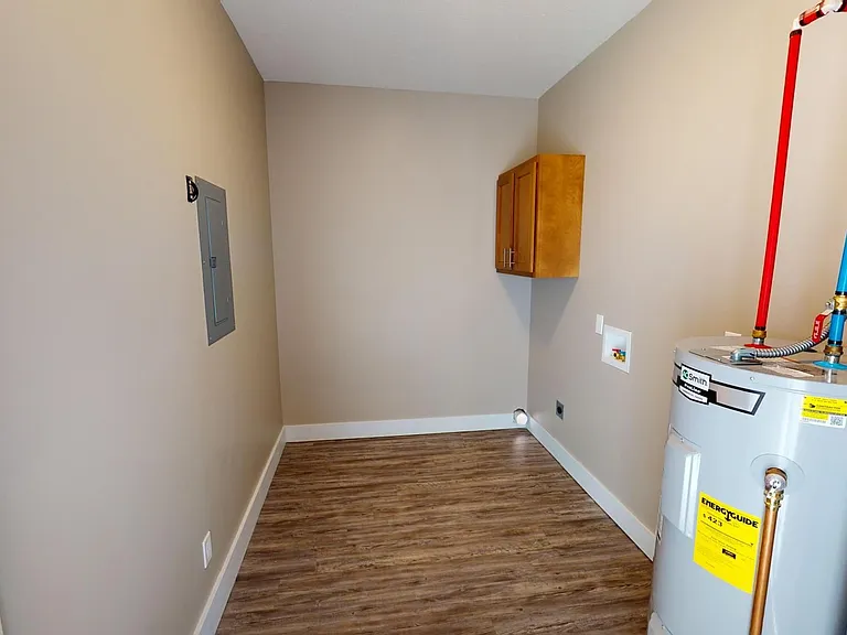 604 W Cedar St — Photo 10