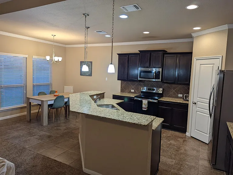 5715 Drury Ln — Photo 7