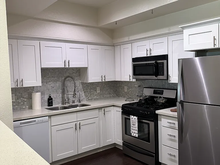 5420 Sylmar Ave — Photo 1