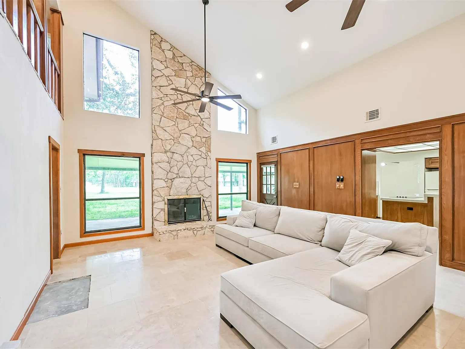 3 bed, 2.5 bath, 2697 sqft, $2,800 — Photo 3