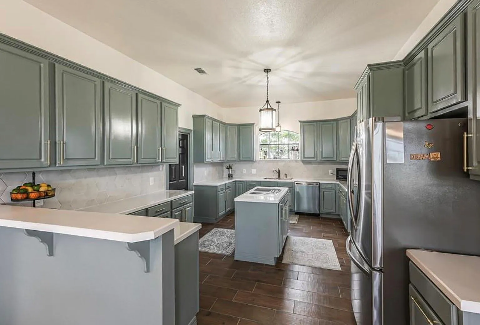 5 bed, 4.0 bath, 3644 sqft, $3,500 — Photo 4