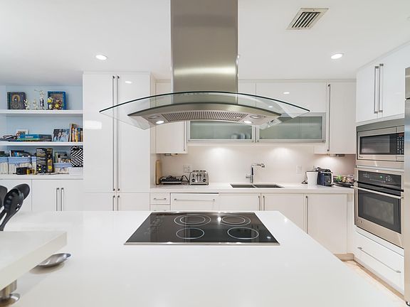 5th image of 765 Crandon Blvd APT 109
