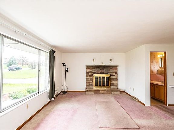 5th image of 120 Westwood Mnr