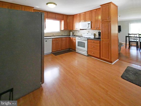 5th image of 38 Steven Ct #212