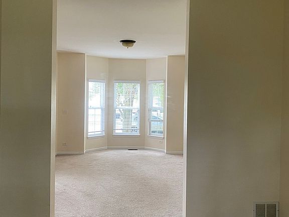 4th image of 396 Kingsport Dr