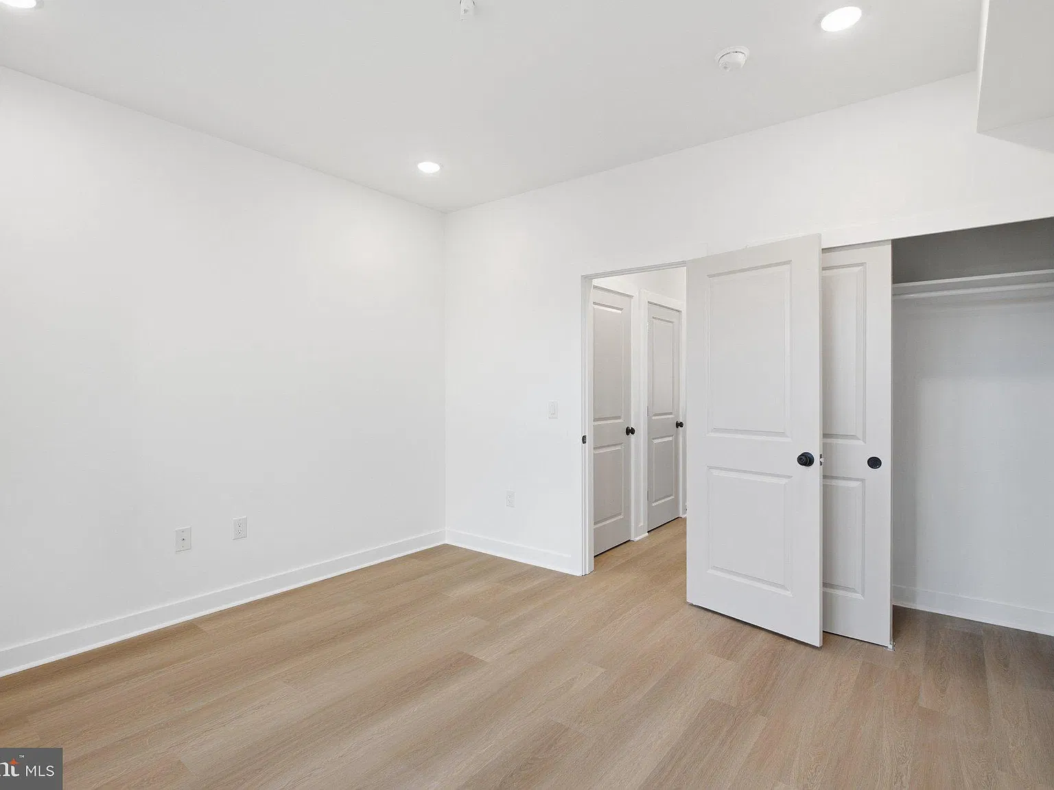 3 bed, 3.0 bath, $1,900 — Photo 4
