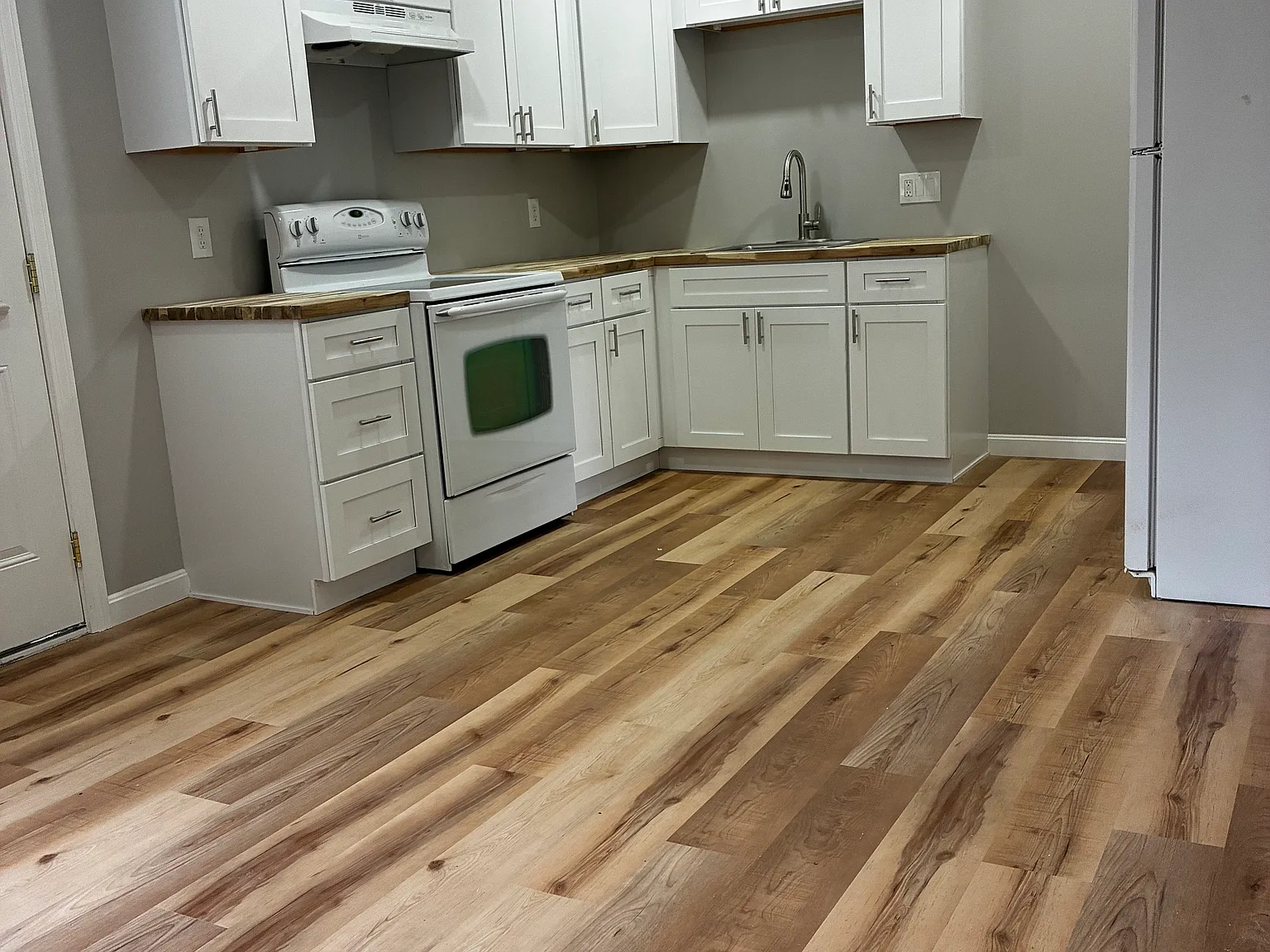 3 bed, 1100 sqft, $2,450 — Photo 2