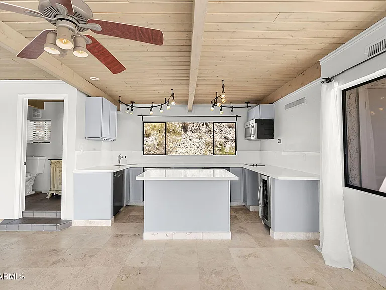 6900 N Highlands Dr — Photo 32