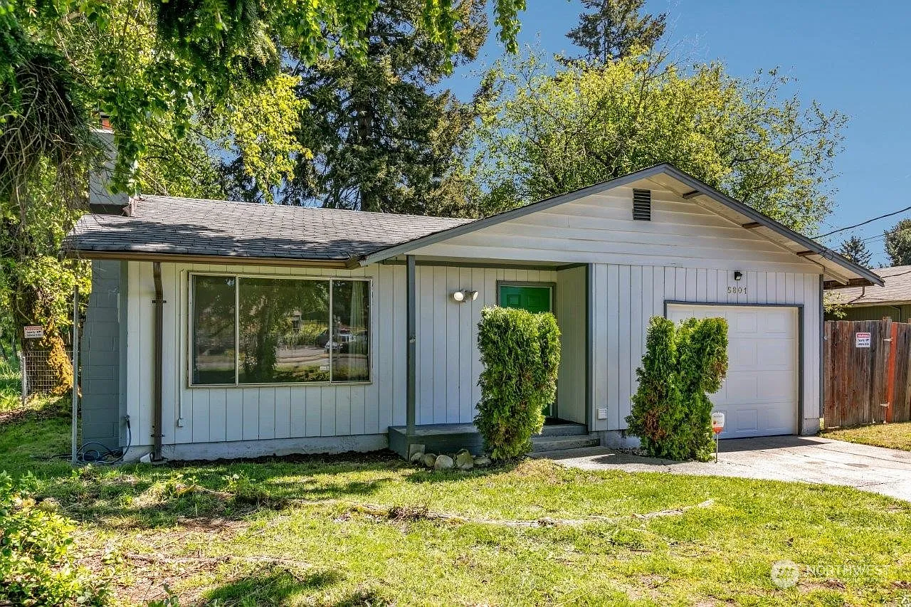 5801 E Portland Avenue photo 1