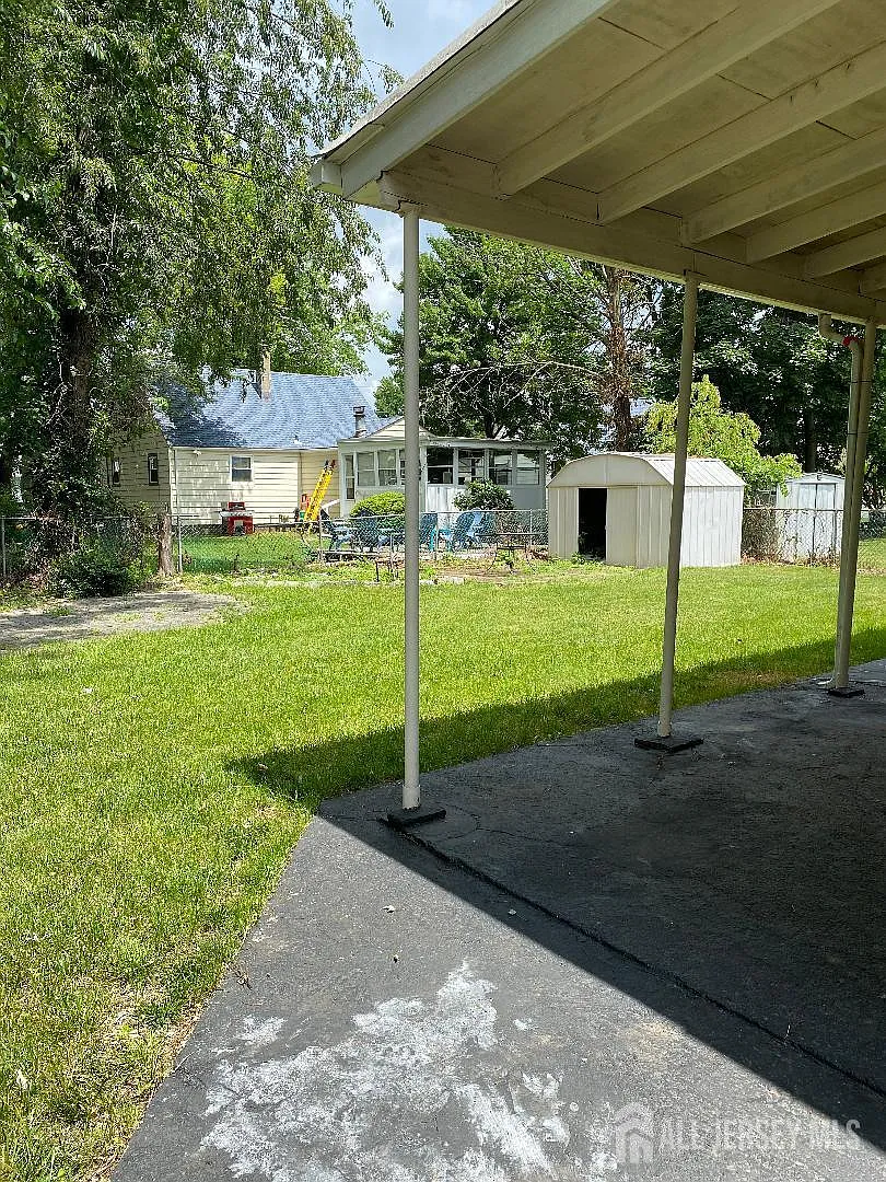 2 bed, 1.0 bath, $2,000 — Photo 2