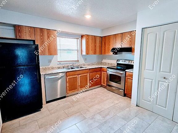 4th image of 3421 Temple St