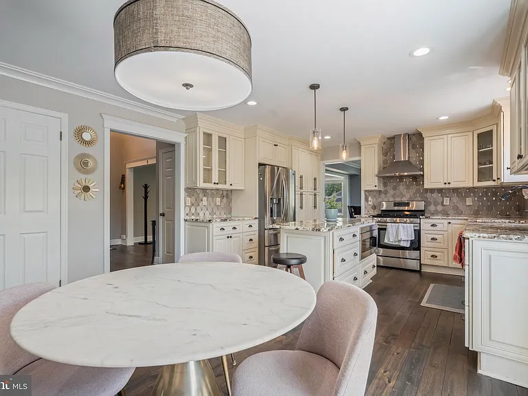 5 Robert Dr — Photo 6