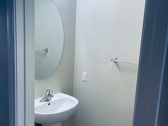 5th image of 10459 Meadow Village St