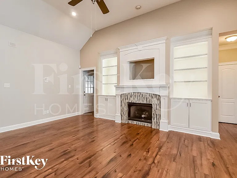 8682 Valmont Cir — Photo 3