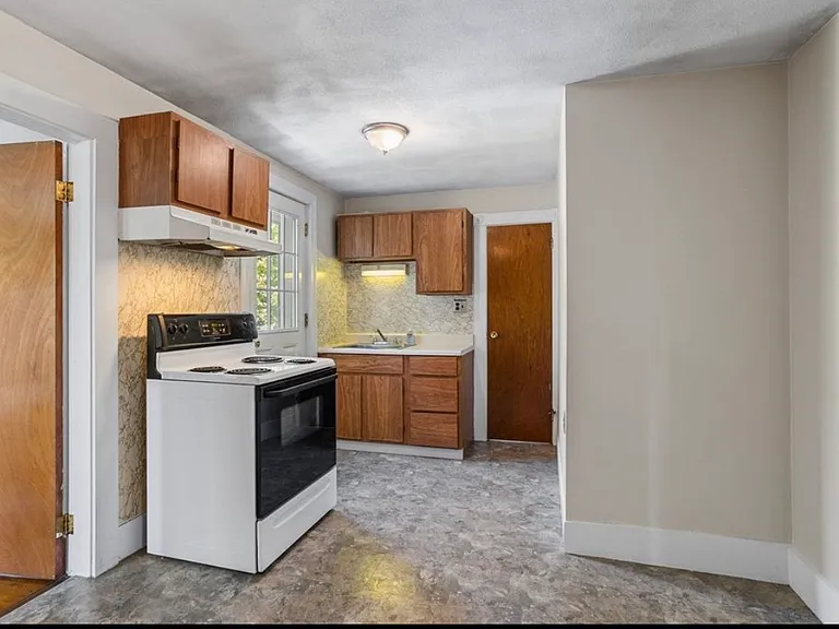 30 Auburn St #2 — Photo 7