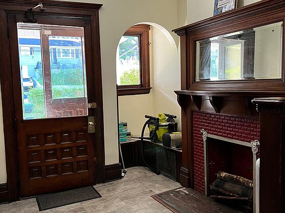3rd image of 743 Warburton Ave #1