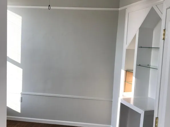 918 S State St APT 2A, Lockport, IL 60441