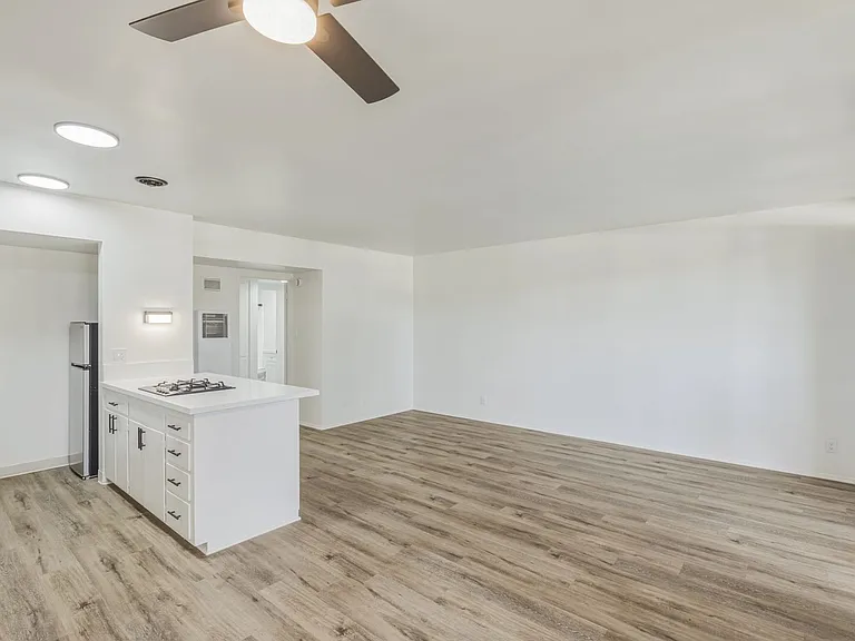 Montana Avenue Residences — Photo 8