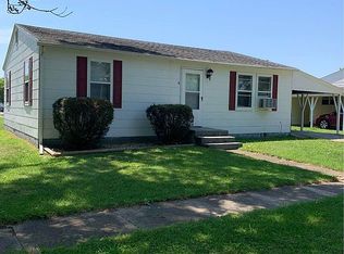 4 W Madison Ave, Altamont, IL 62411