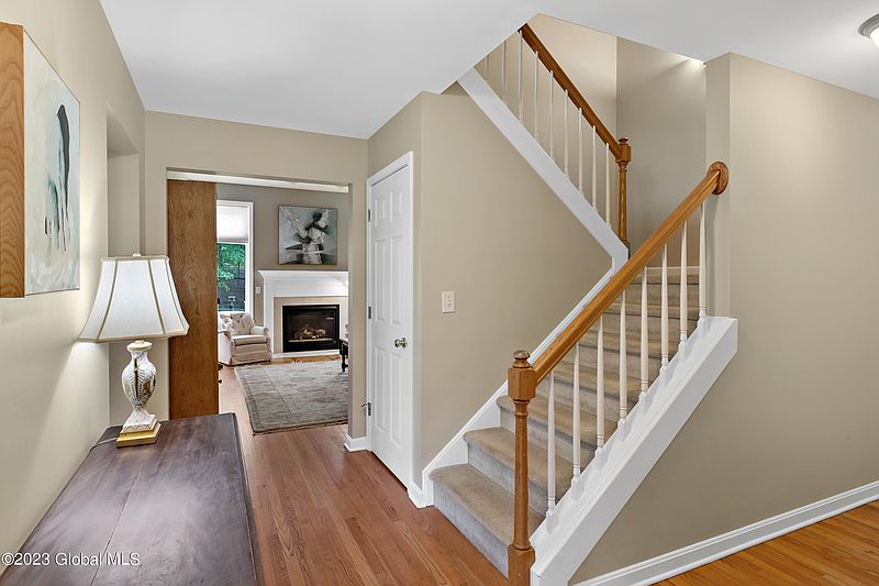 3rd image of 20 Sundance Drive