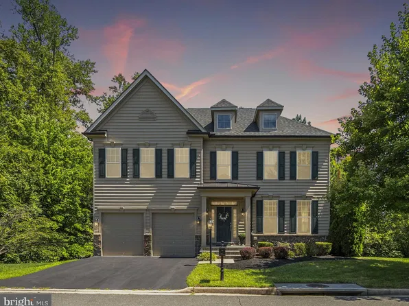 2055 Square Tiller Mews, Woodbridge, VA 22191
