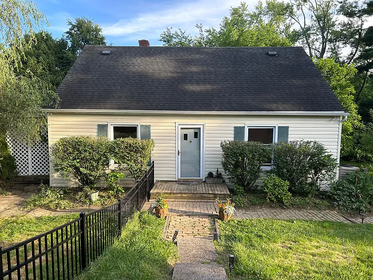 215 Ridge Ave — Photo 1
