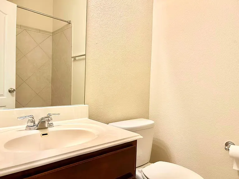 1104 Valerie Cv — Photo 24
