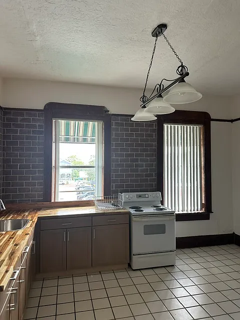 1 bed, 989 sqft, $1,350 — Photo 4