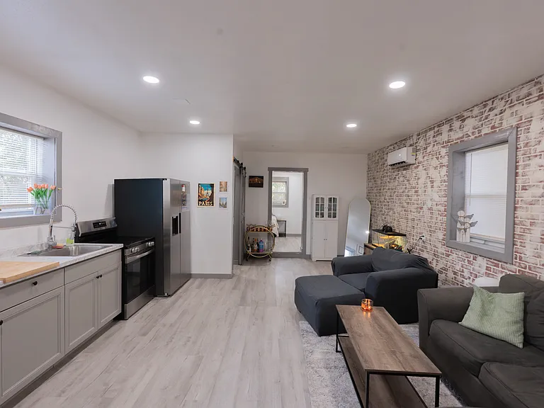2950 George St — Photo 8