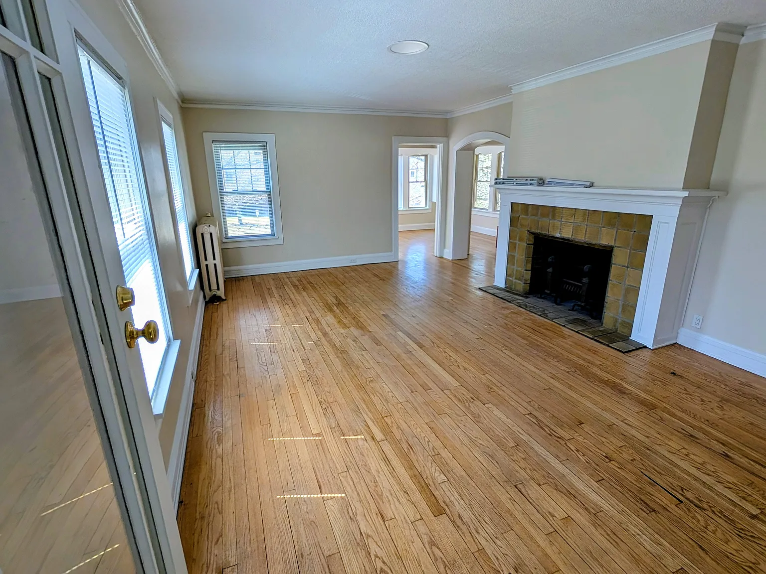 3 bed, 1300 sqft, $2,200 — Photo 1