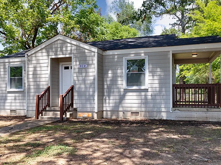 914 Linwood Dr NW — Photo 2