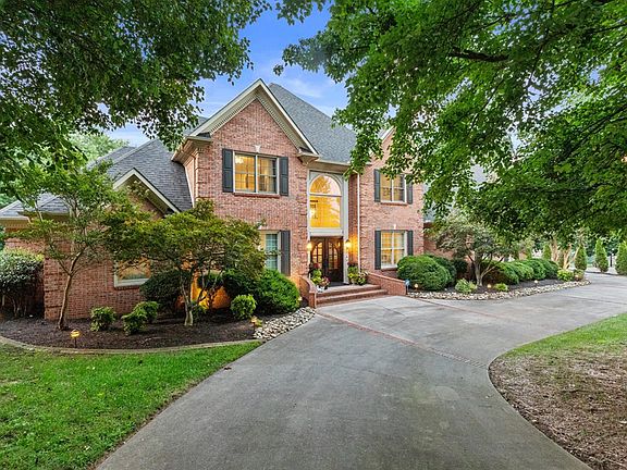 5th image of 1050 NW Saint Ives Ct