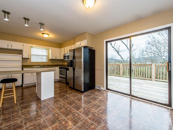 4th image of 3506 Brookfield Ln