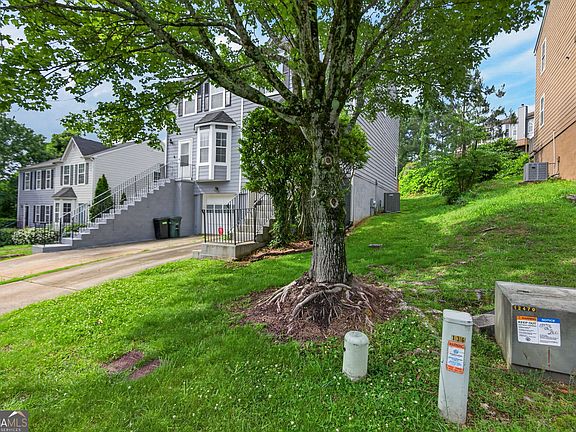 2nd image of 136 Bridge View Dr