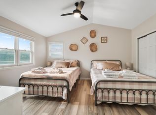 1420 N Shore Dr, Rome City, IN 46784