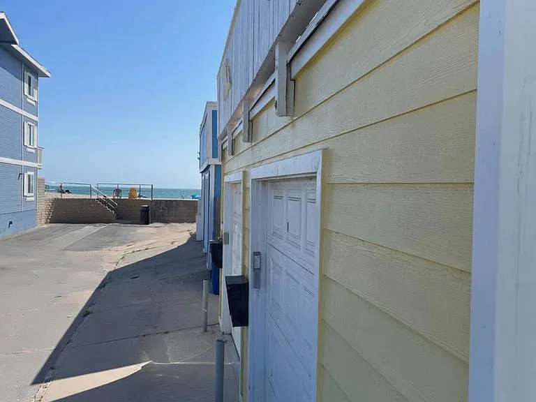 1153 Montauk Ln — Photo 13