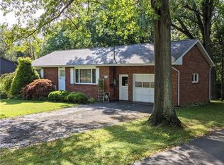 430 Greenwood Dr, Hermitage, PA 16148