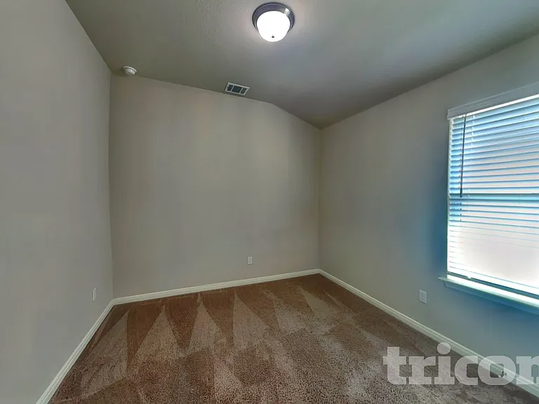 13661 Paxton Blvd — Photo 11