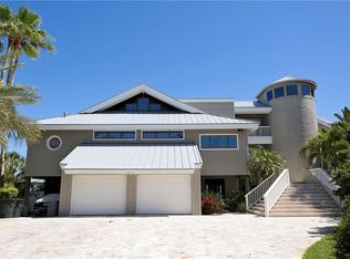 101 10th St E, Tierra Verde, FL 33715