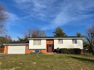 100 Skyvue Cir, Marietta, OH 45750