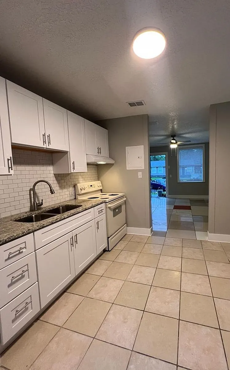 Building Photo - Renovated Units Available! Move In Special
