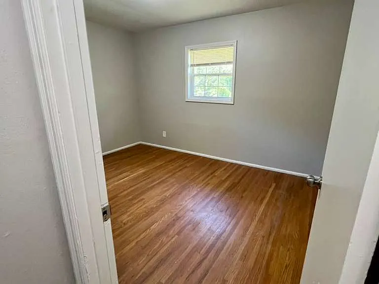 10300 Dudley Dr — Photo 13